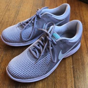 Nike Revolution 4 size 8M